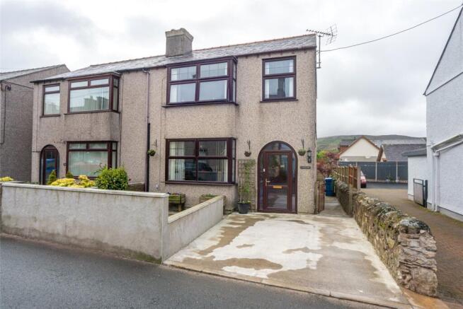 3 bed property, in Station Road, £215,000
