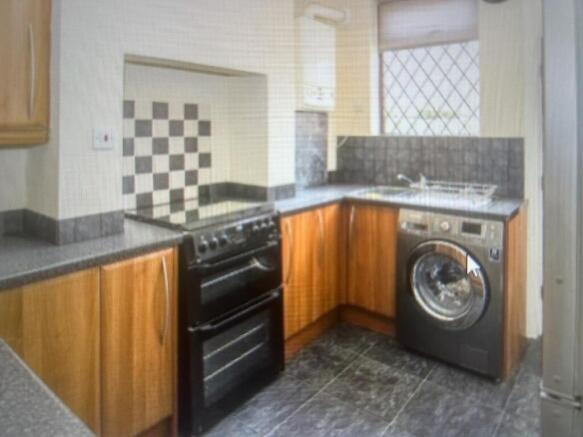 2 bed property, in Ouchthorpe Lane, £120,000