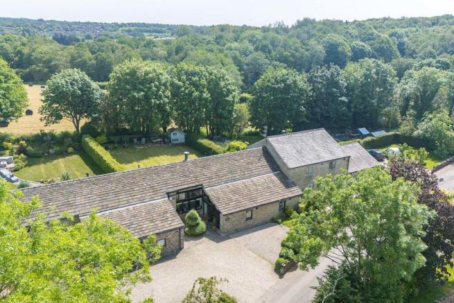 4 bed property, in Poachers Barn, £725,000
