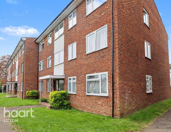 2 bed property, in The Shires, £175,000