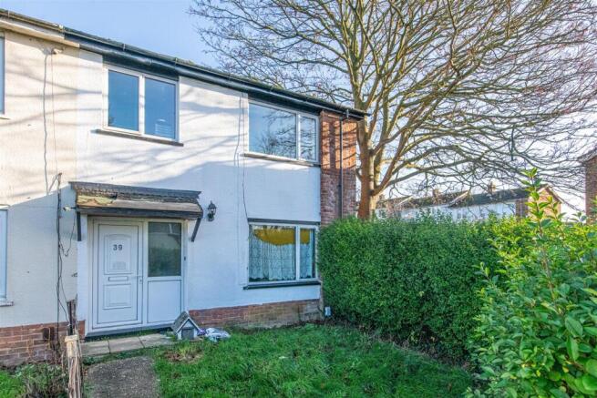 3 bed property, in Swinburne Road, £170,000
