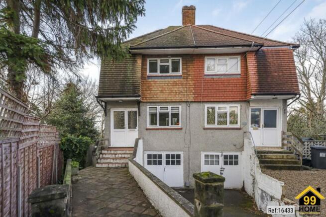 2 bed property, in Yewdale Close, £455,000