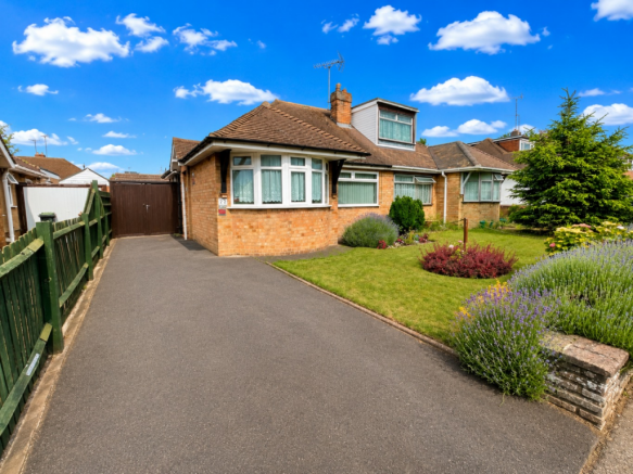 2 bed property, in Byron Road, £325,000