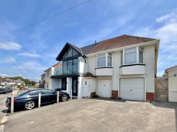 2 bed property, in 22 Grange Road, £100,000