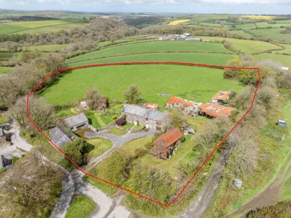 3 bed property, in Tregadillett, £375,000