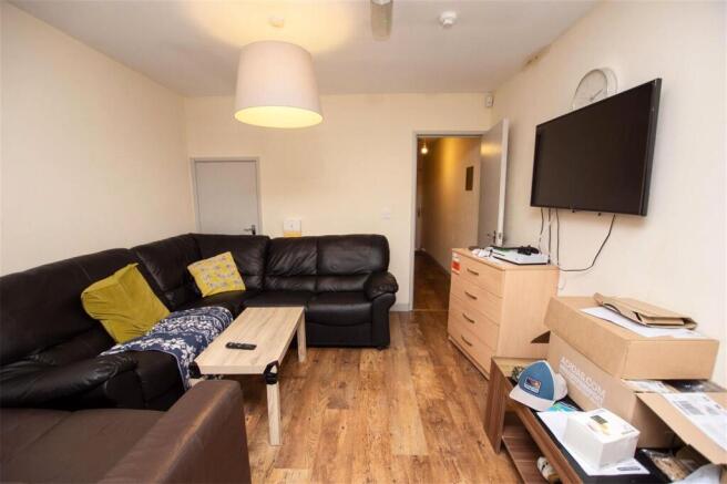 6 bed property, in Tiverton Road, £525,000