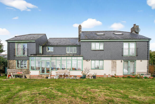 8 bed property, in Penhale Lane, £825,000