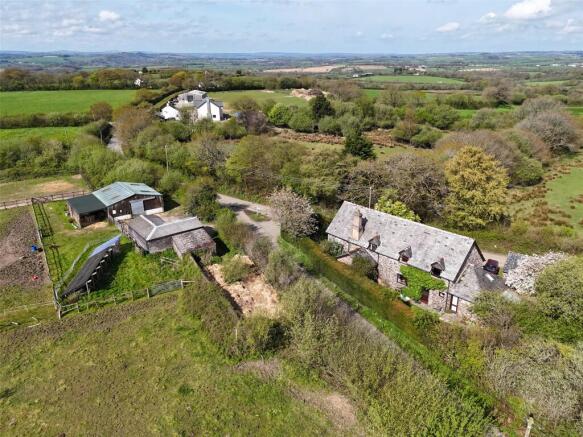 4 bed property, in Thornmoor Cross, £565,000