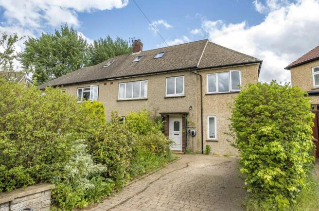 6 bed property, in Fortnam Close, £925,000