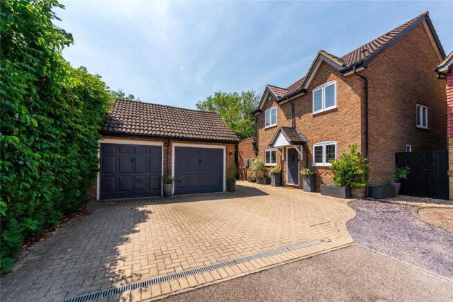 4 bed property, in Prentice Grove, £600,000