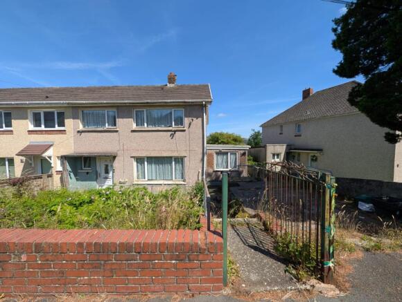 3 bed property, in 17 Tregelles Road, £87,000