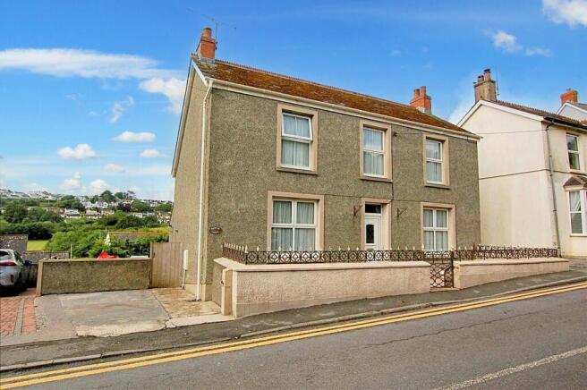 4 bed property, in Myrtle Grove, £499,950