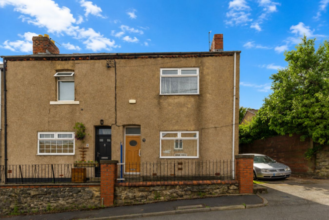 3 bed property, in Cliffe Terrace, £118,000