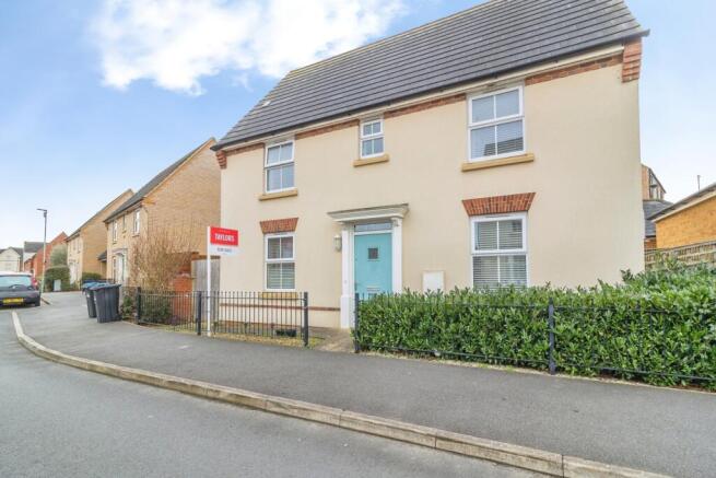 3 bed property, in Shaw Savill Way, £450,000