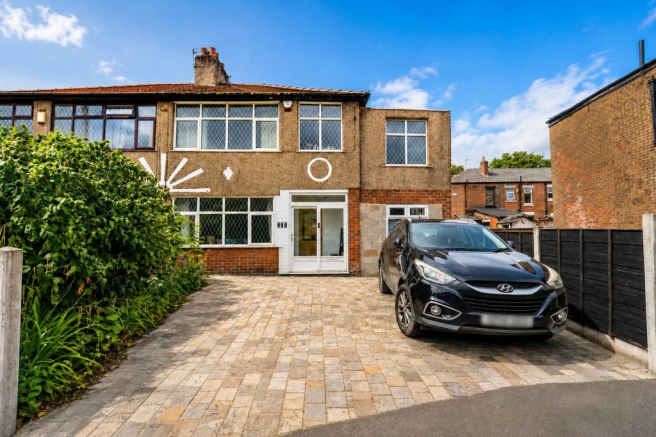 4 bed property, in Bolton Road, £299,995