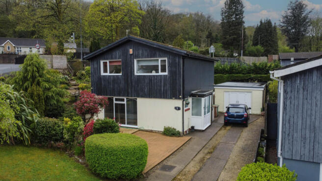 3 bed property, in Bryngwennol, £320,000