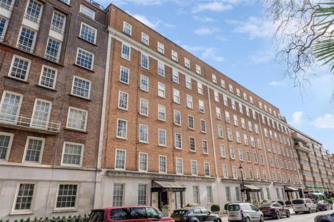 2 bed property, in Lowndes Square, £2,195,000
