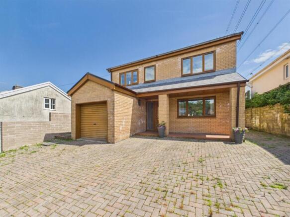 4 bed property, in Crown Road, £370,000