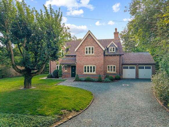 4 bed property, in Speckled Wood, £785,000