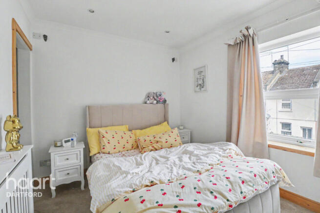 2 bed property, in Charles Street, £270,000