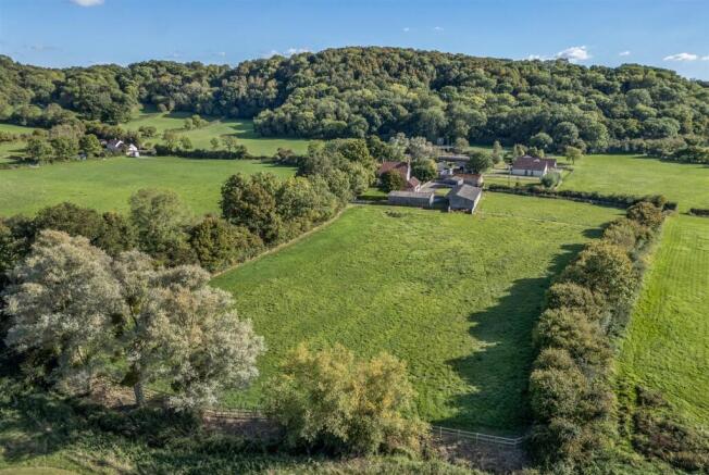 3 bed property, in Smiths Farm, £925,000