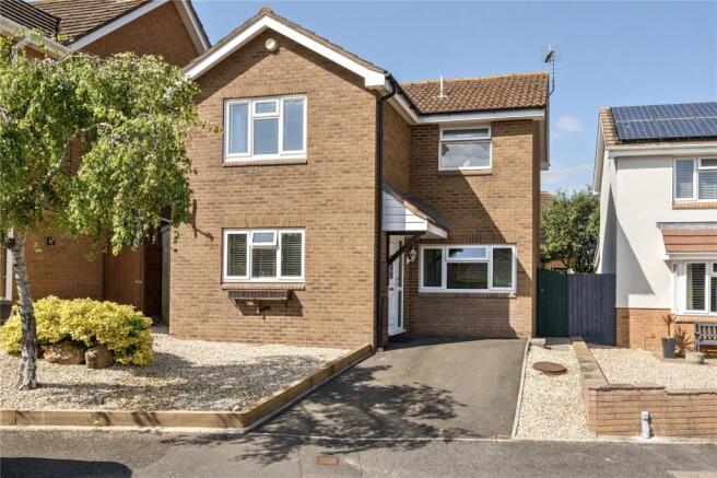 3 bed property, in Foxglove Road, £350,000