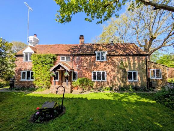3 bed property, in Chapel Gardens, £795,000