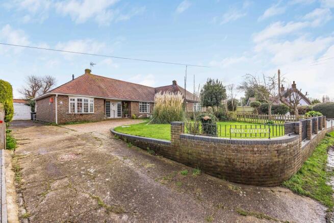 4 bed property, in Northney Village, £489,000