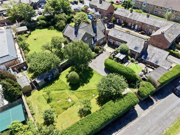 5 bed property, in Frankby Road, £975,000