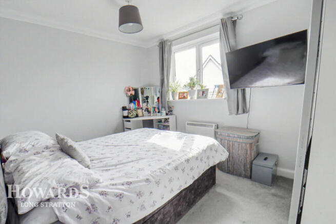 2 bed property, in Chestnut Road, £210,000