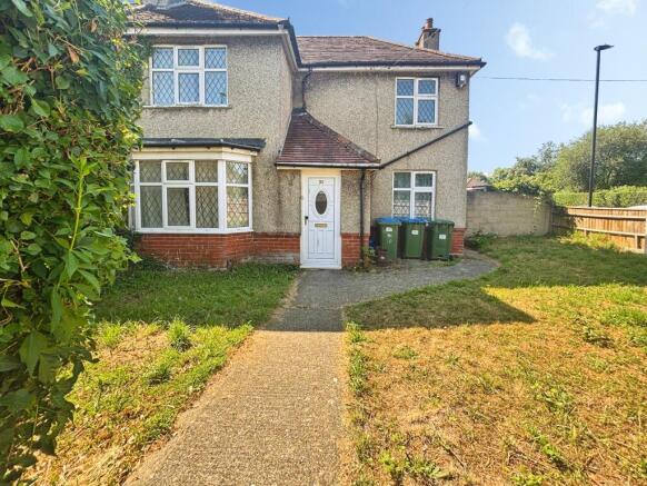 5 bed property, in Honeysuckle Road, £350,000