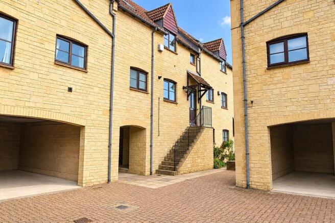 1 bed property, in The Maltings, £165,000
