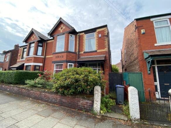 3 bed property, in 75 Newport Road, £350,000