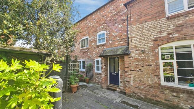 1 bed property, in The Tything, £72,000