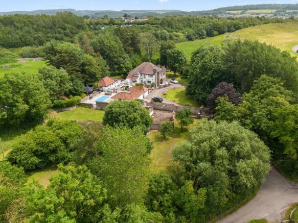 5 bed property, in Wolvershill, £1,000,000