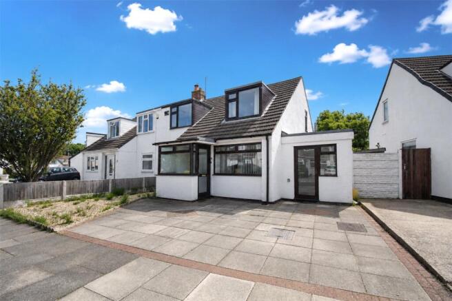 3 bed property, in Upton Park Drive, £250,000