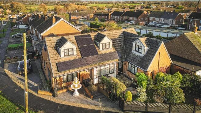 4 bed property, in Hillside, £550,000
