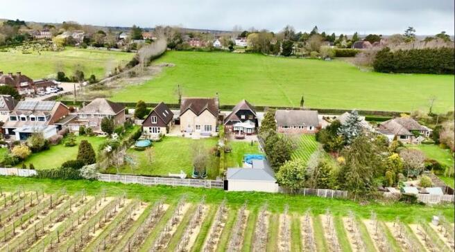 4 bed property, in Impressive family home boasting a generous garden and rural views in a sought after village, £675,000