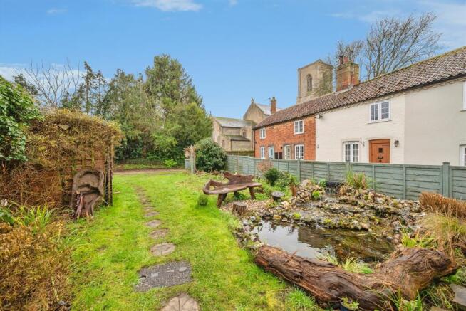 3 bed property, in High Street, £375,000
