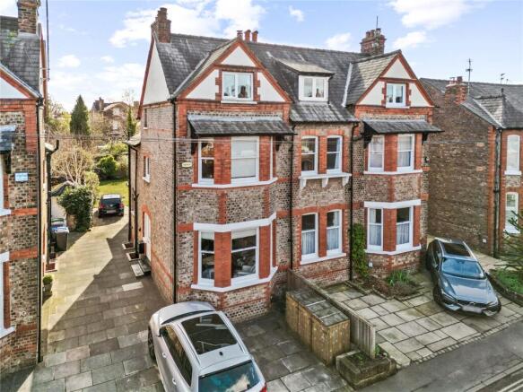4 bed property, in Broom Road, £987,500