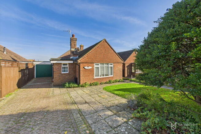 2 bed property, in Willingdon Park Drive, £325,000