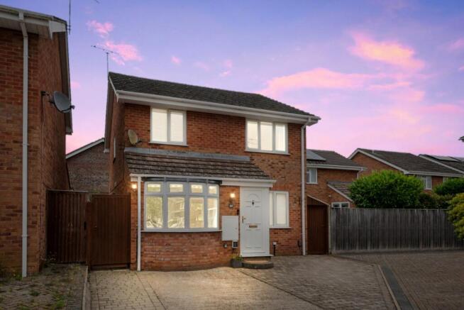 3 bed property, in Lowbrook Drive, £585,000