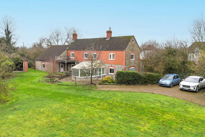 5 bed property, in Westbury-on-Severn, £650,000