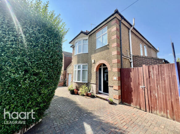 4 bed property, in Downs Road, £550,000