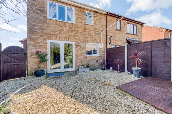 1 bed property, in Staplehurst Close, £130,000