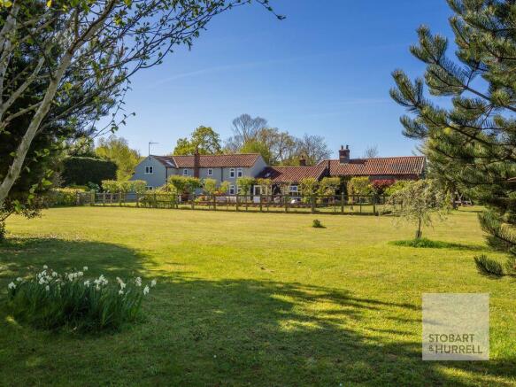 5 bed property, in Path Cottage, £925,000