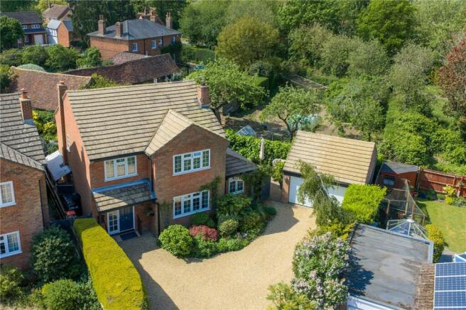 4 bed property, in Kilpin Green, £675,000