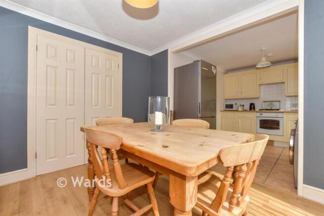 3 bed property, in Kimberley Close, £190,000
