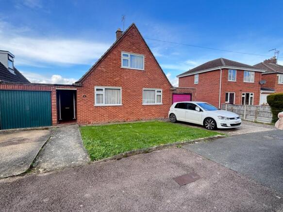 3 bed property, in Oxstalls Way, £325,000