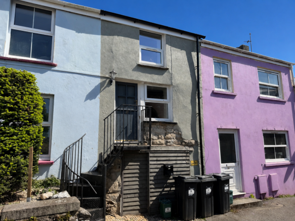 1 bed property, in 22 Market Hill, £20,000